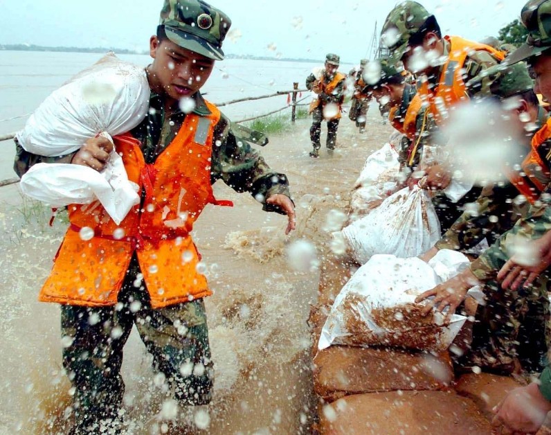 抗洪救灾感人故事满分作文精选5篇