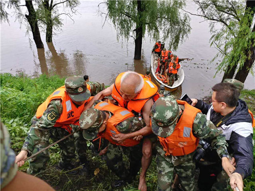 1598259700120532.jpg 抗洪救灾的感人故事征文800字精选5篇