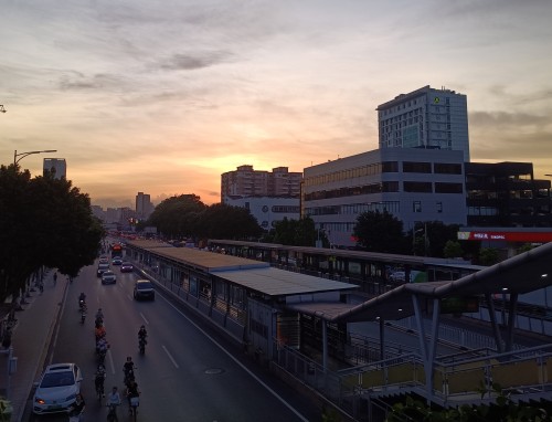 2020新型肺炎疫情下感人的瞬间作文五篇